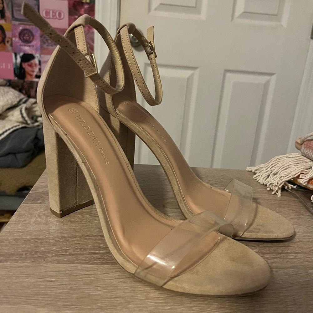 WOMENS TAN/NUDE BLOCK HEELS IN SIZE 8.5